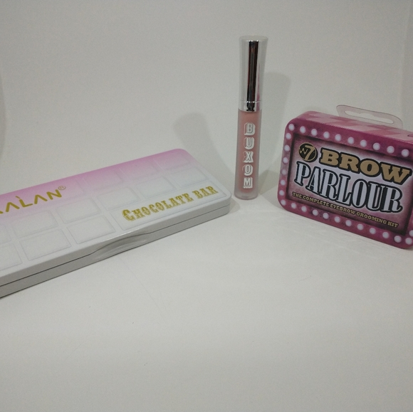 BEAUTY KIT &  FREE LIPGLOSS!!! - Picture 2 of 7
